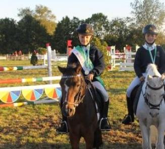 Nationaal Ponytornooi LRV: brons voor Vincent Van Hemelen & Cupido vh Eikenhof in DL2 Nationaal Ponytornooi LRV: brons voor Vincent Van Hemelen & Cupido vh Eikenhof in DL2