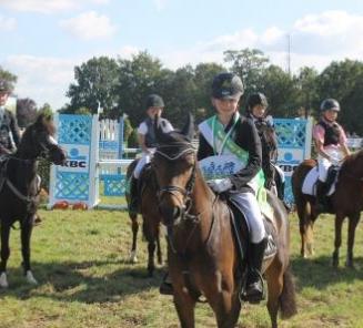 Nationaal ponytornooi LRV: Lauren Vangronsveld & Grietje vd Mispelaere winnen D-Midden! Nationaal ponytornooi LRV: Lauren Vangronsveld & Grietje vd Mispelaere winnen D-Midden!