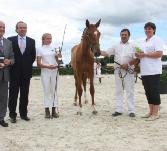Jewel de Kwakenbeek wint de finale voor 7-jarigen in Vittel Jewel de Kwakenbeek wint de finale voor 7-jarigen in Vittel