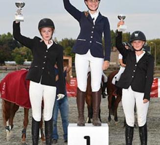 De winnaars Bestgaande Rijpony: Mystique vh Klavertje, Quint vd Groenheuvel, Ive vd Delthoeve en Pattaya vh Neerhof De winnaars Bestgaande Rijpony: Mystique vh Klavertje, Quint vd Groenheuvel, Ive vd Delthoeve en Pattaya vh Neerhof