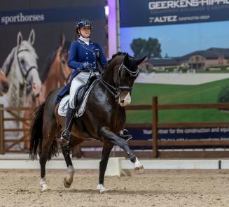 Laurence Roos et Fil Rouge pour la deuxième année consécutive Champions de Belgique en dressage! 