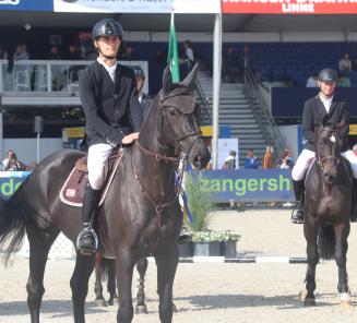 Karmelita van den Dries wint bij de 7-jarigen Karmelita van den Dries wint bij de 7-jarigen